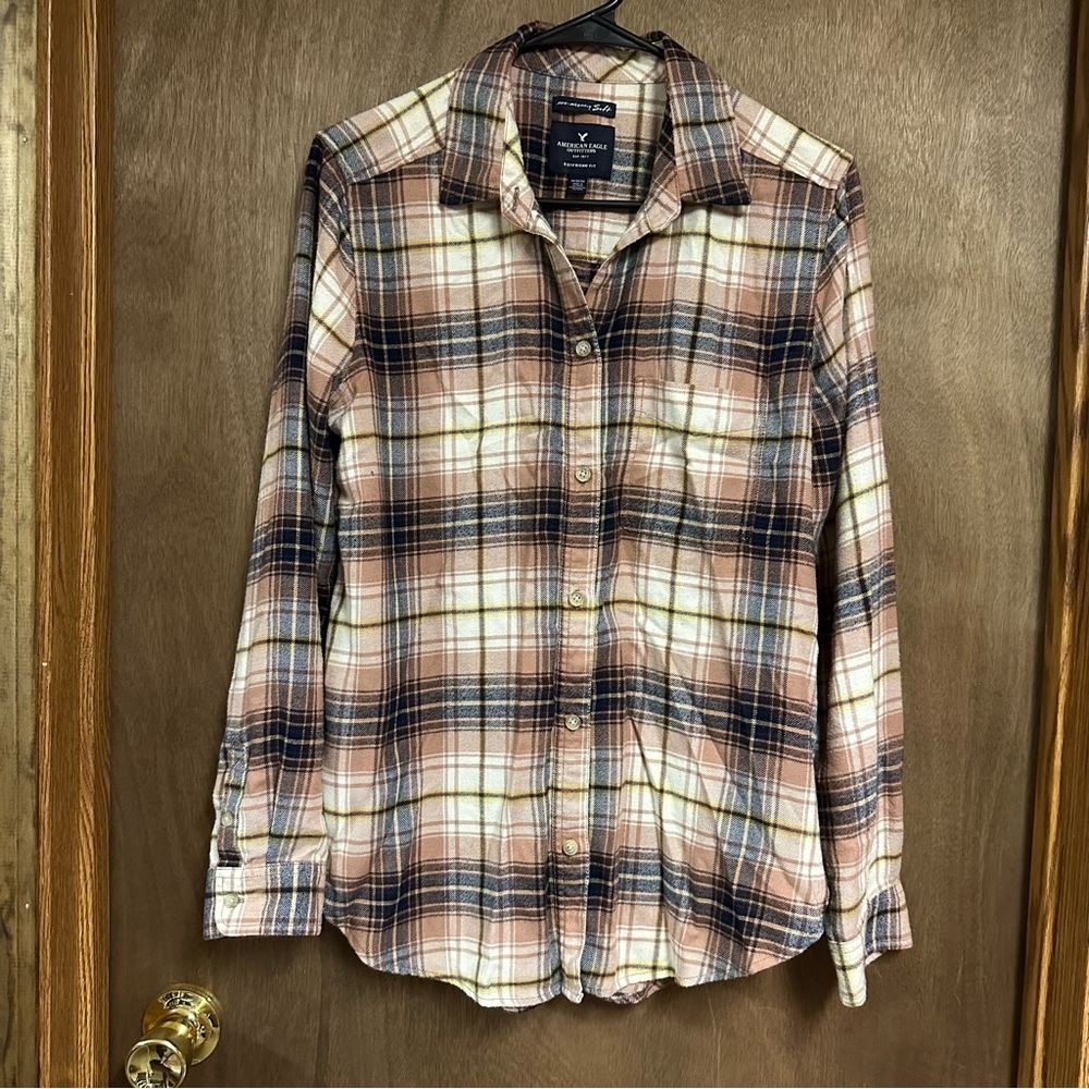 American Eagle Plaid Button Down Medium‎